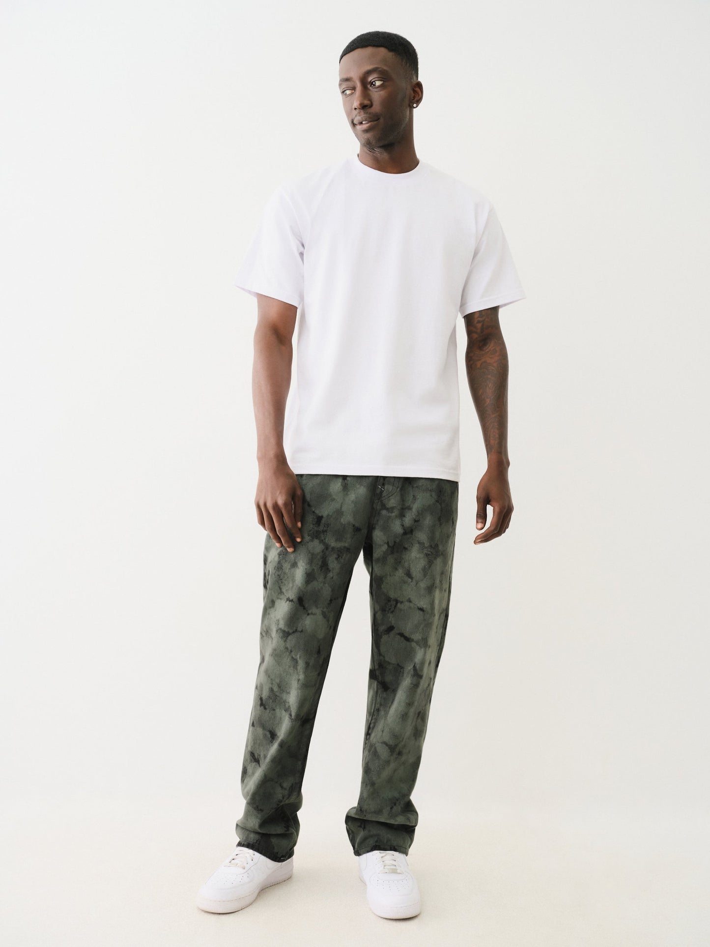 True Religion Bobby Sn Flap 32 Inseam Bijou Black Wash