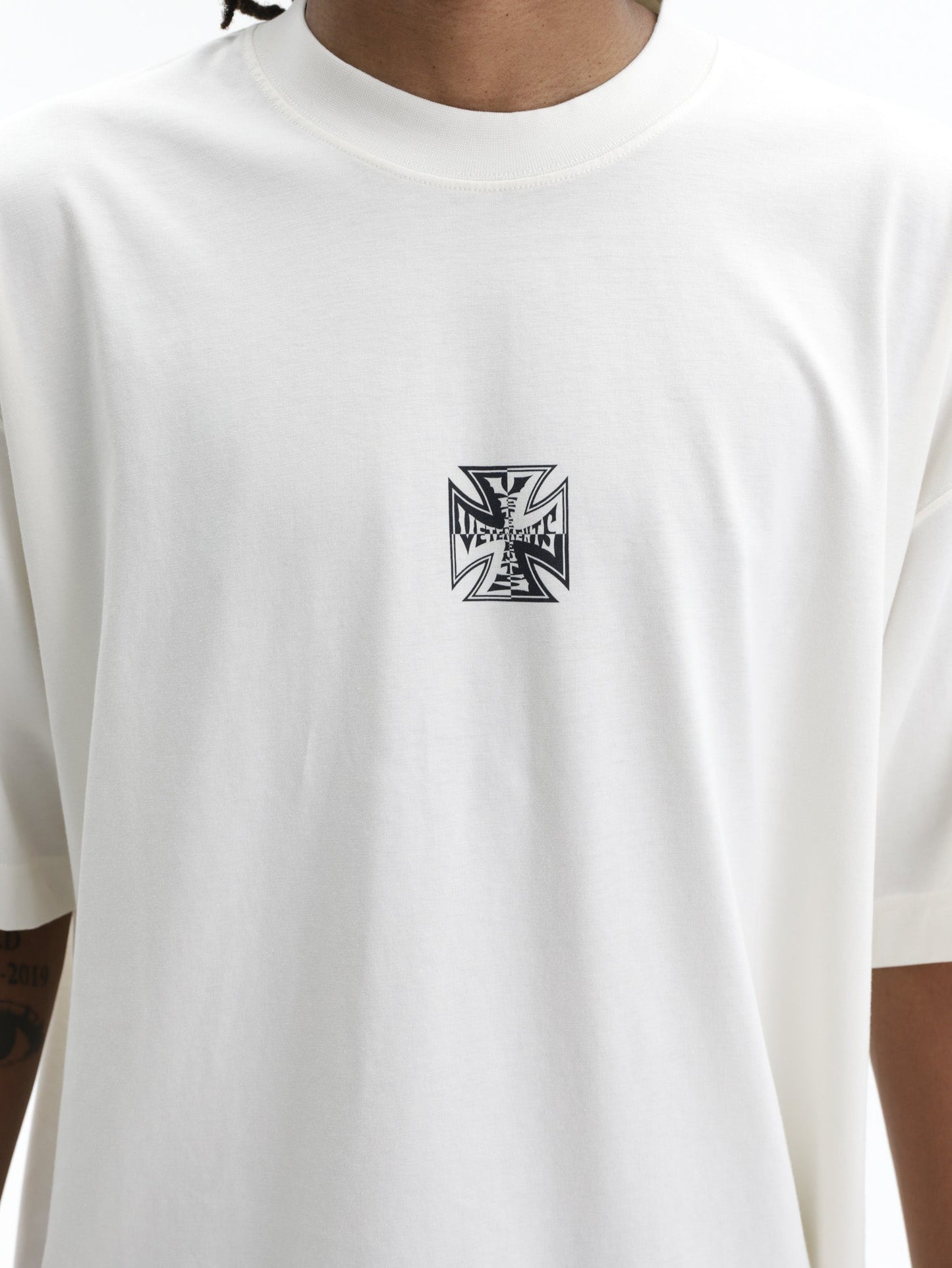 Vetements T-Shirt Biker Cross Logo Vanilla