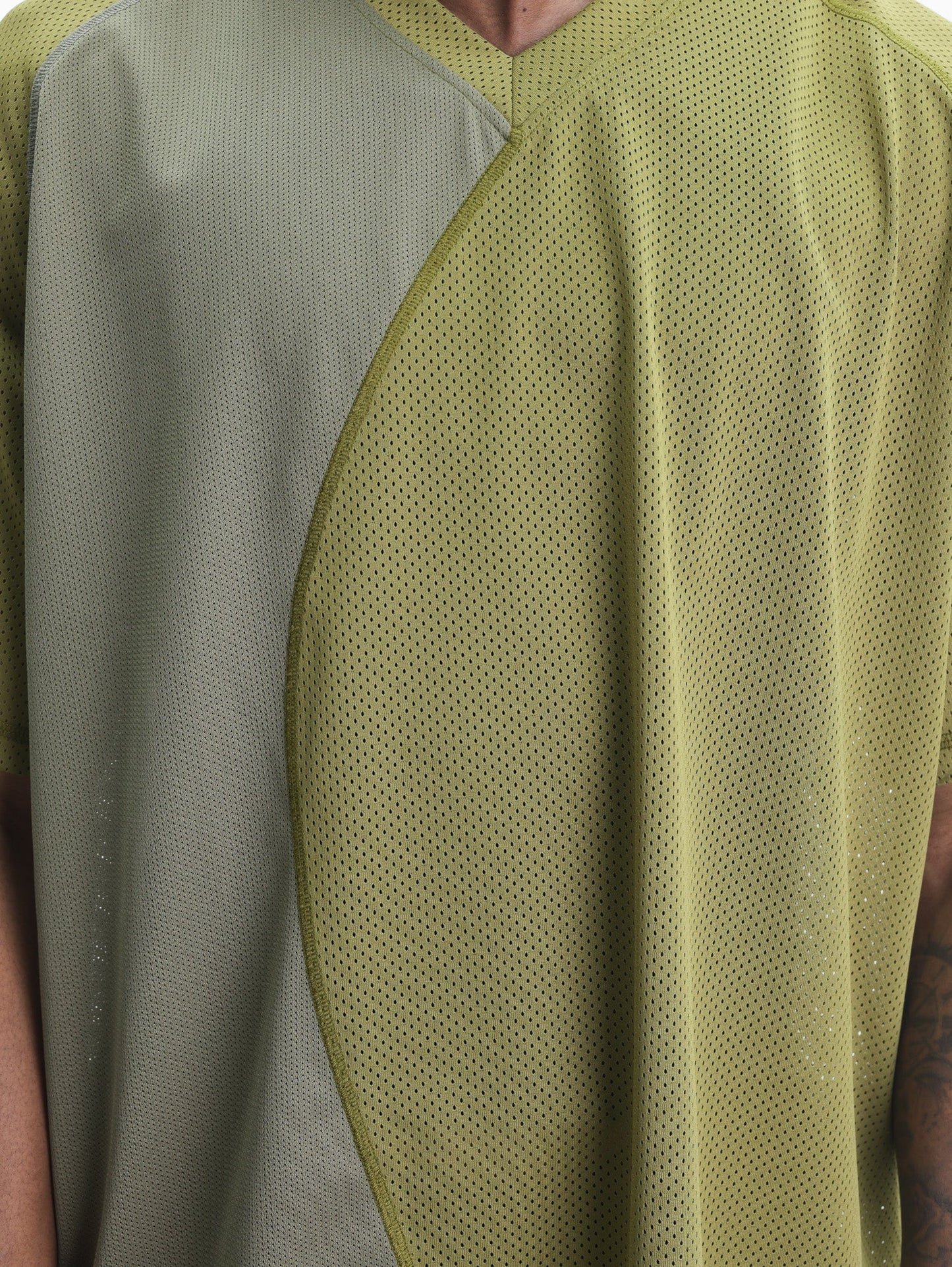Arte T-Shirt Multi Mesh V-Neck Green