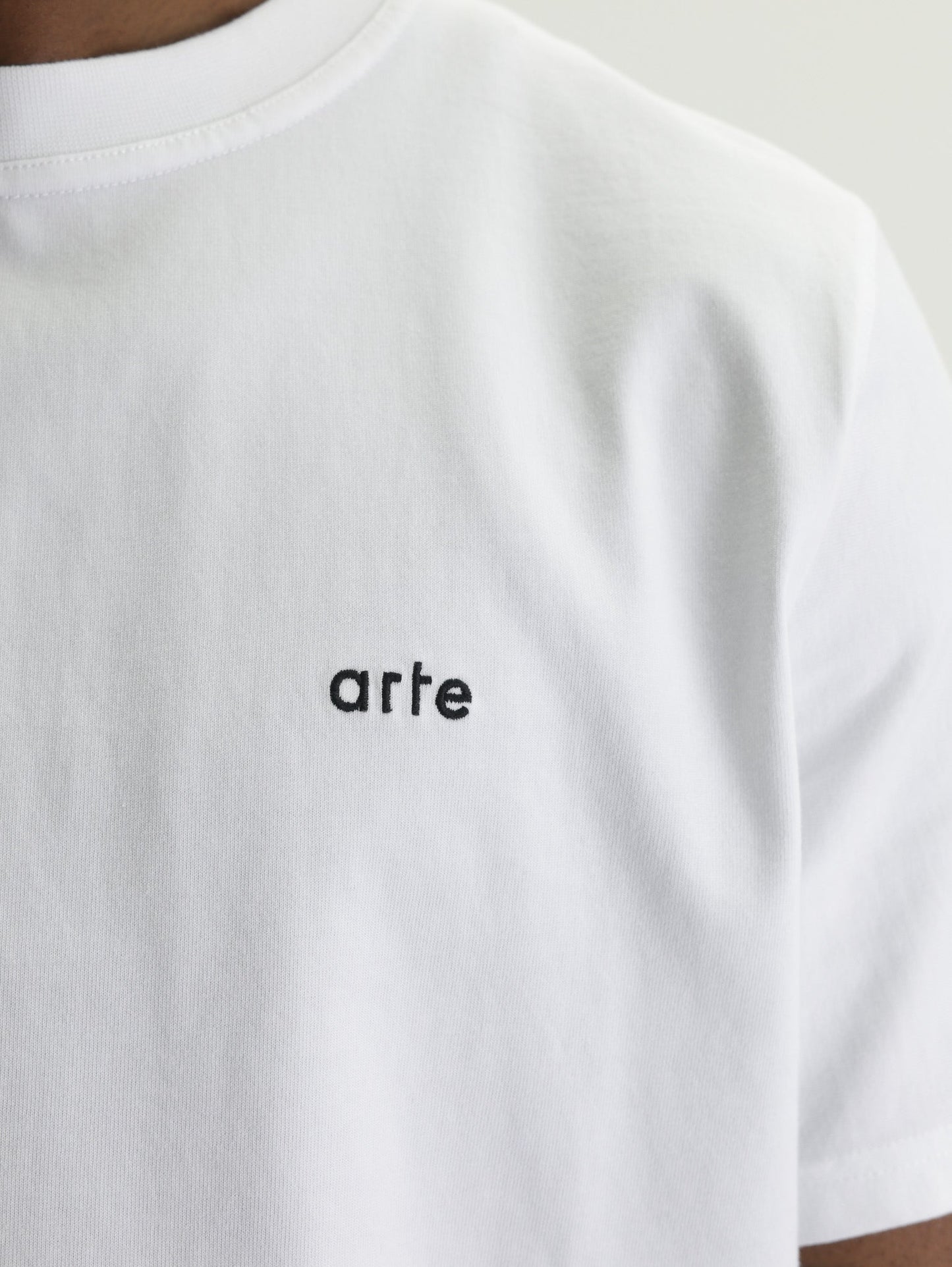 Arte T-Shirt Back Poster White