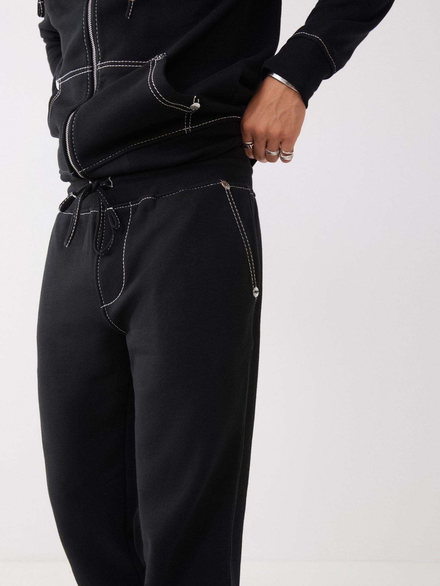 True Religion Jogger Big T Jet Black/Winter White
