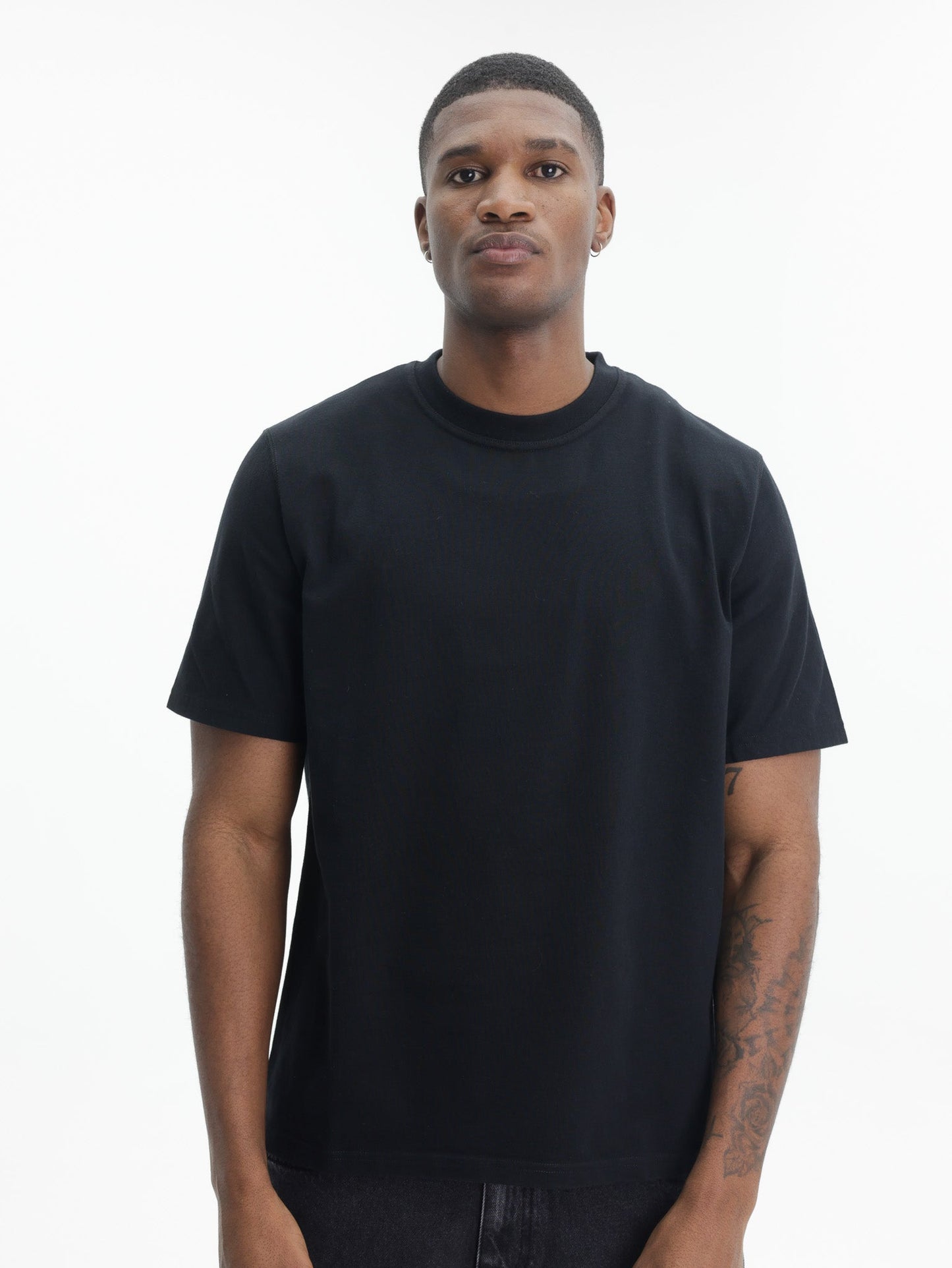 Arte T-Shirt Block White Back Print Black