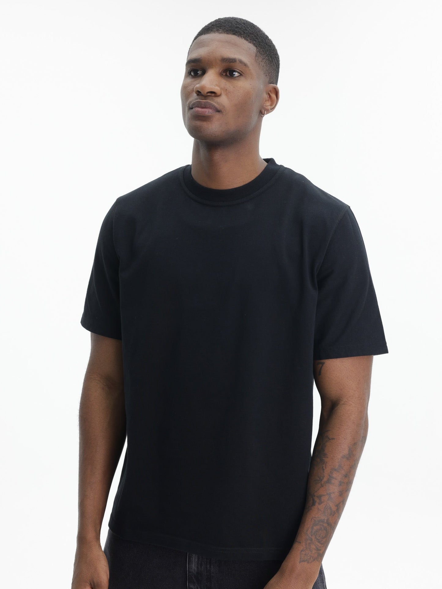 Arte T-Shirt Block White Back Print Black