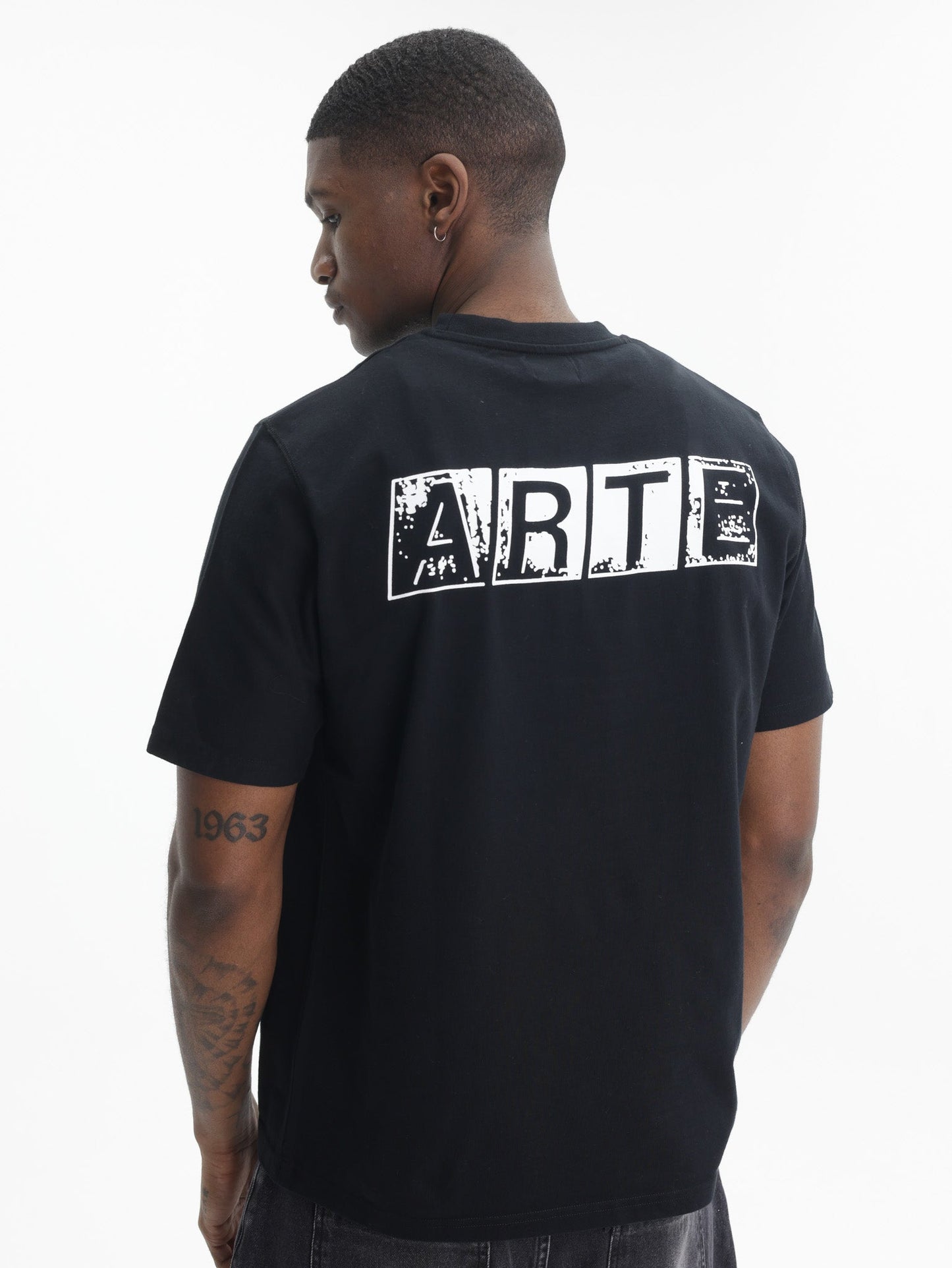 Arte T-Shirt Block White Back Print Black