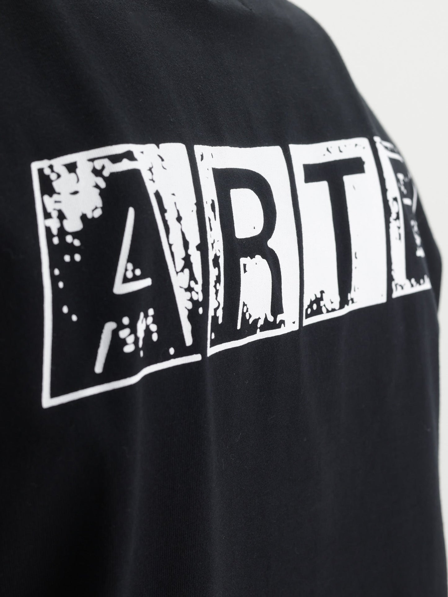 Arte T-Shirt Block White Back Print Black