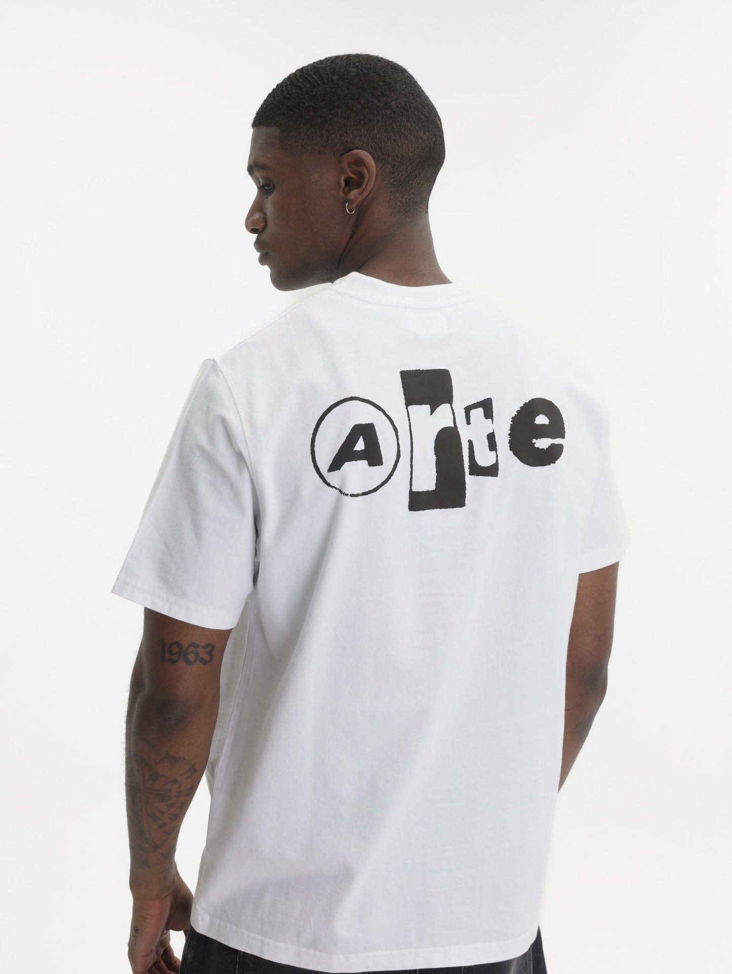 Arte T-Shirt Back Poster Plain White